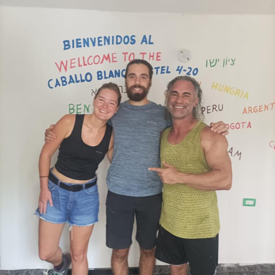 Hostel Caballo Blanco Cartagena Bagian luar foto